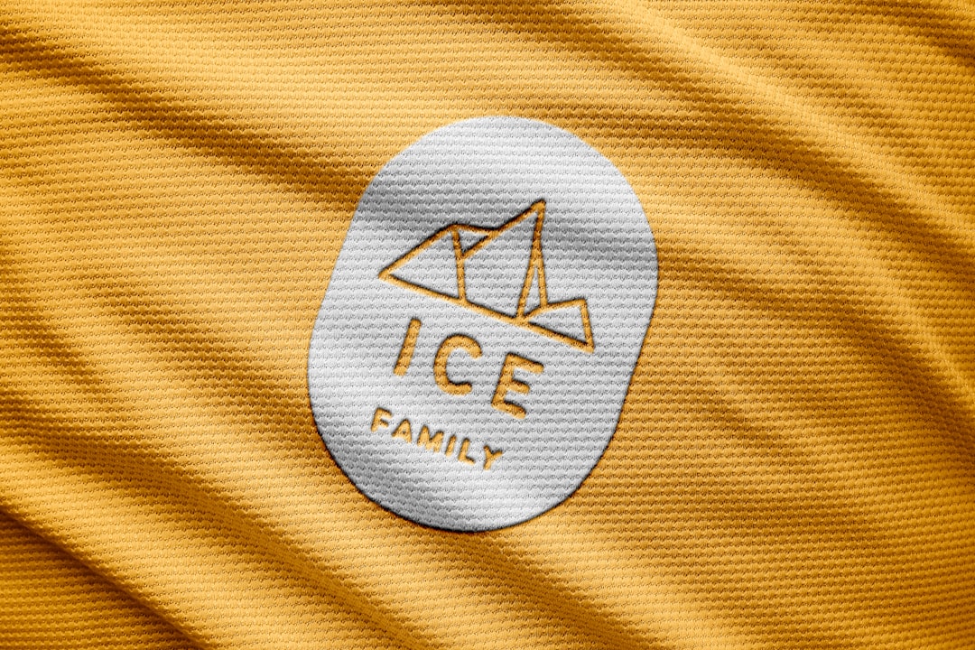 How to Choose and Design the Perfect Logos for Family Reunion Shirts